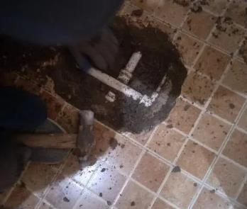 东阿卫生间漏水维修公司为您分享下卫生间渗水如何处理及注意事项